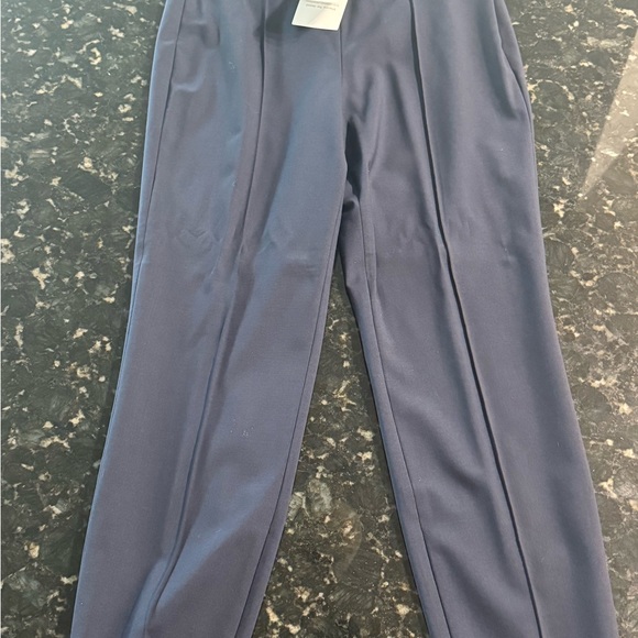 NWT: Theory Pintucked Slim Pant in Stretch Cotton. Size 4. Nocturne Navy. - Picture 6 of 11